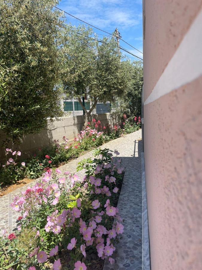 Rent Loren Holiday home
