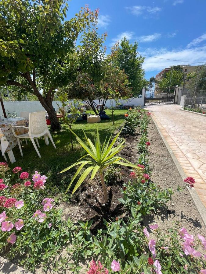 Rent Loren Holiday home