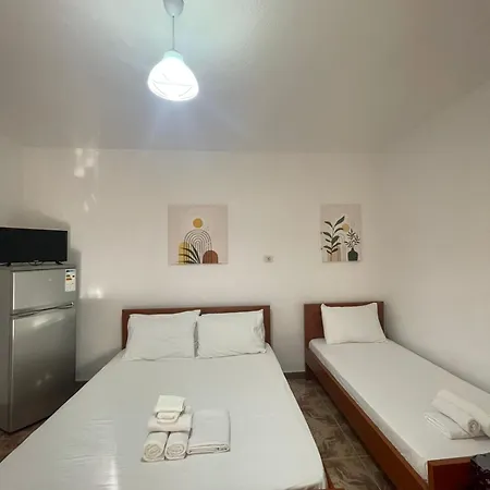Rent Rooms Loren Vlore Exterior photo