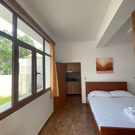 Rent Rooms Loren Vlore Exterior photo